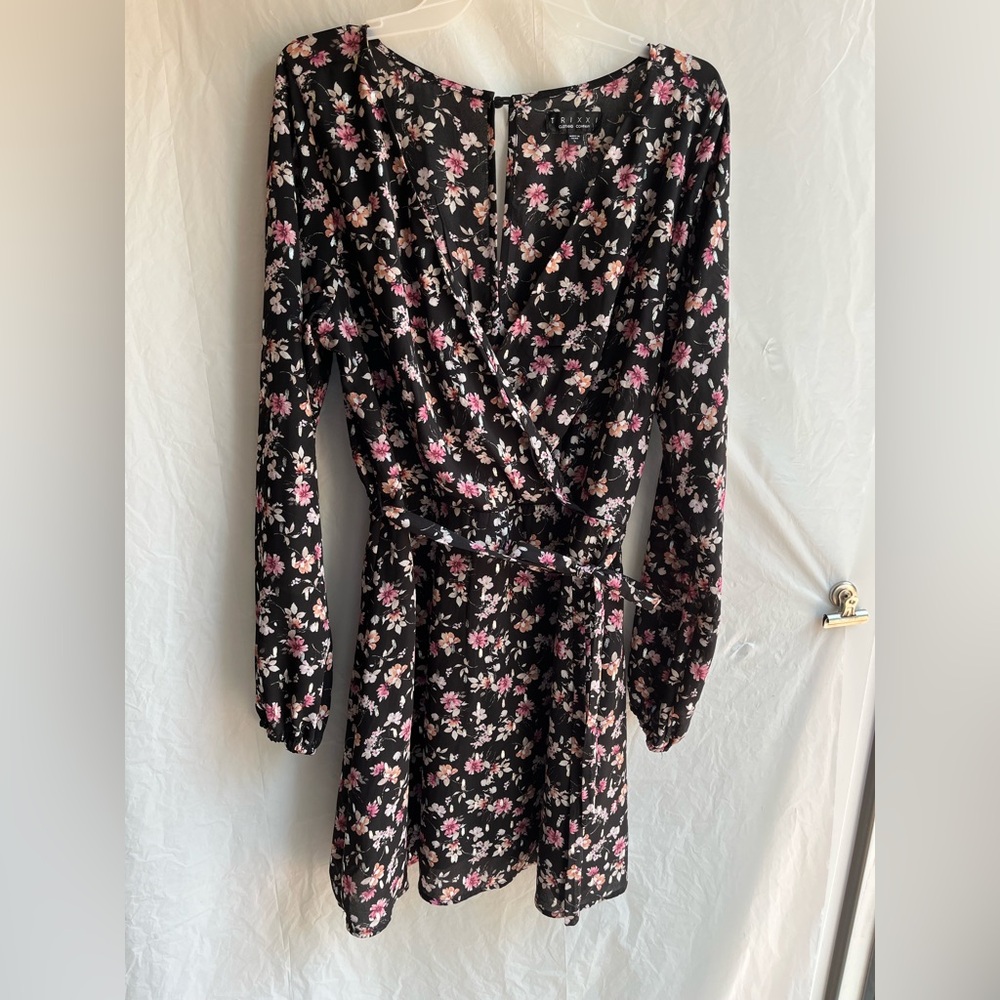 Trixxi Junior large/ fit, and flare, long sleeve dress/ v neck/ floral